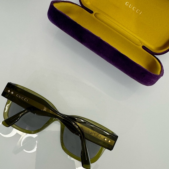 Gucci Sunglasses - Picture 4 of 6